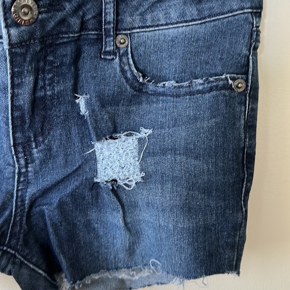 Forever 21 girls Denim shorts - Picture 2 of 4